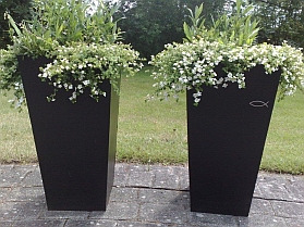 Blomsterkrukker i metal - høj udgave